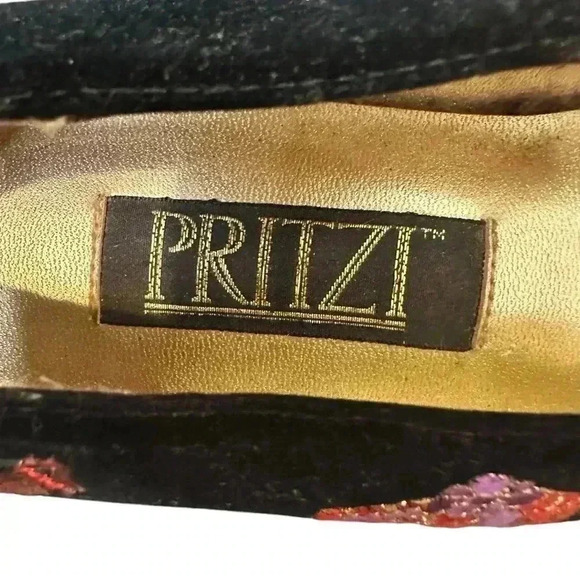 Pritzi Black Flats with Multicolor Embroidery - Picture 7 of 7